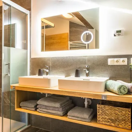 Kracherbauer Apartman *